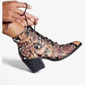 Sam Edelman Elana Bootie 7.5